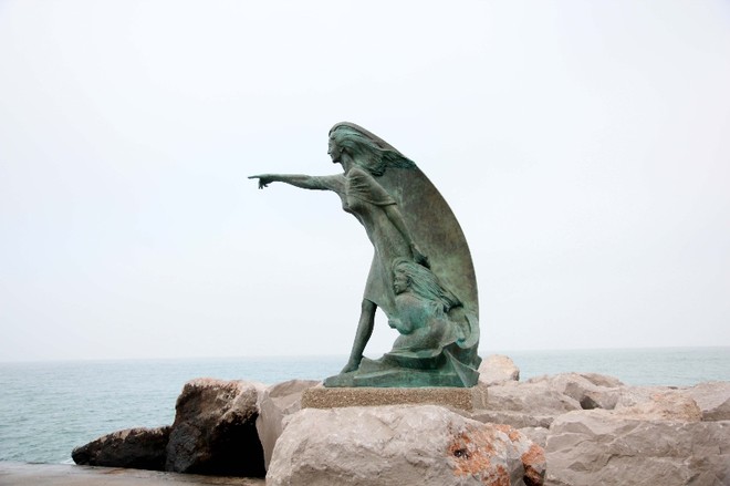 p-monumento-sposa-marinaio-rimini3