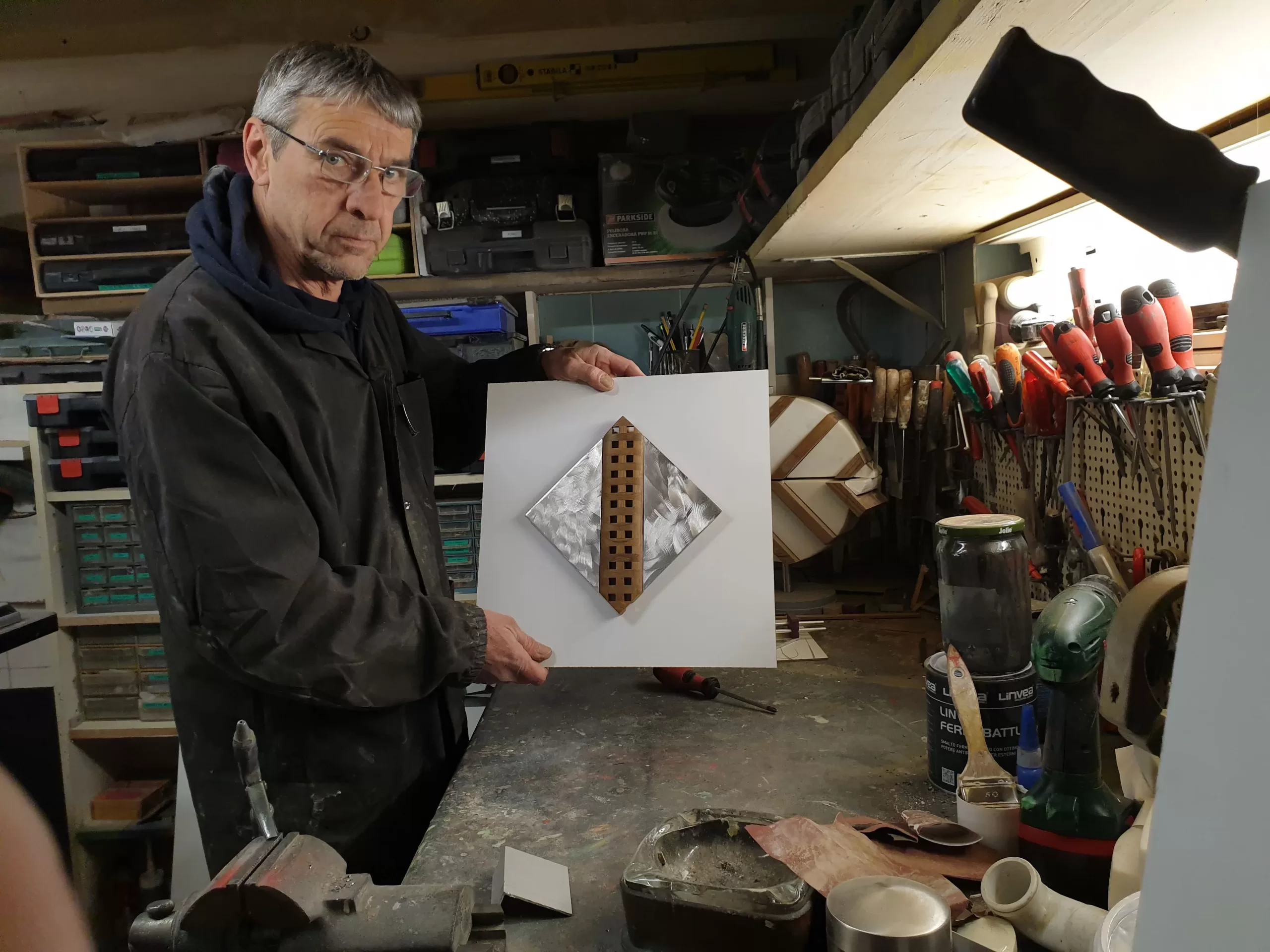 Fabrizio Pedrali nel suo laboratorio